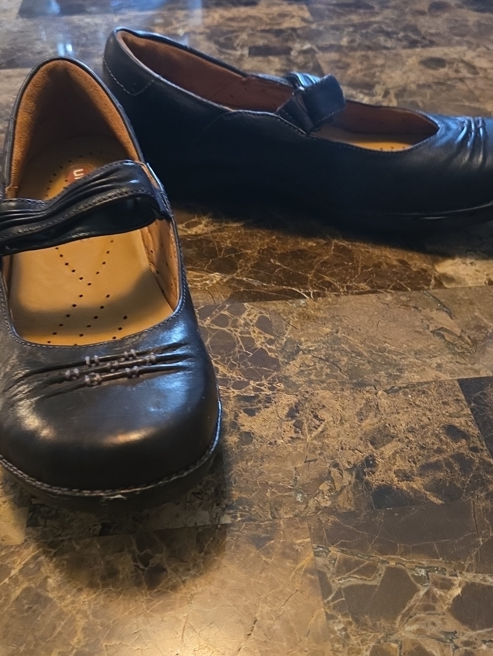 Unstructured by Clarks Black Leather Mary Jane shoes — Black Size 9.5W
